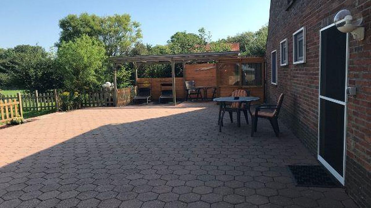 Terrasse. Zwei Sitzgruppen Terrasse. Zwei Sitzgruppen
